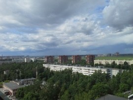 Вид из 1 корпуса на улицу Тимуровская. 